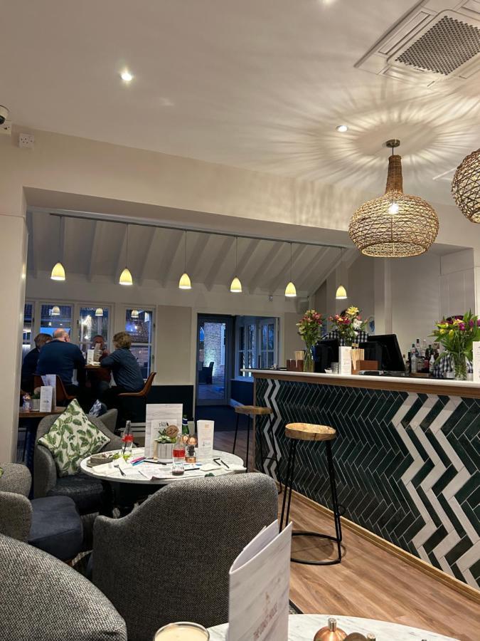 Bertie-By-The-Sea At Hoburne Naish Hotel Highcliffe Buitenkant foto